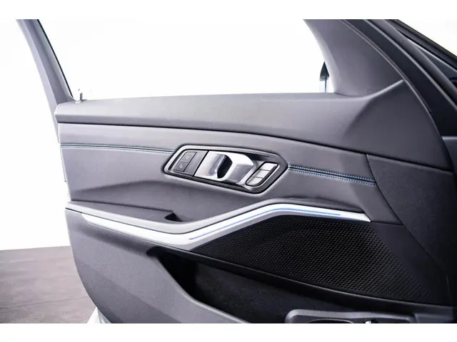 BMW 3 Serie Touring 330e 2025 Hybride Benzine 41