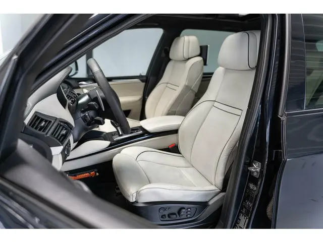 BMW X5 4.4i M 556 PK Akrapovic Full Option 2012 Benzine 11