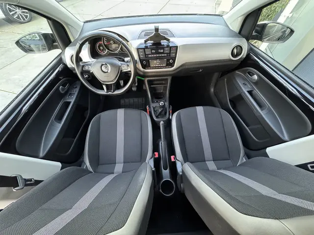 Volkswagen up! 1.0 MPI 60 pk BMT high up! 2019 Benzine 22