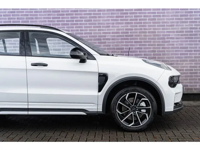 Lynk & Co 01 1.5 Core 2025 Hybride Benzine 43