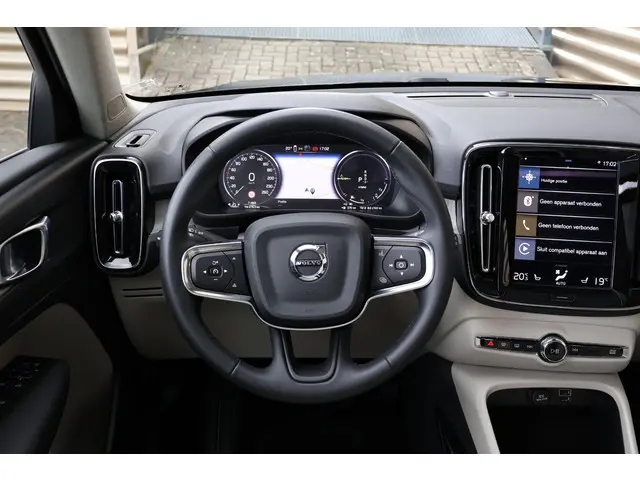 Volvo XC40 3