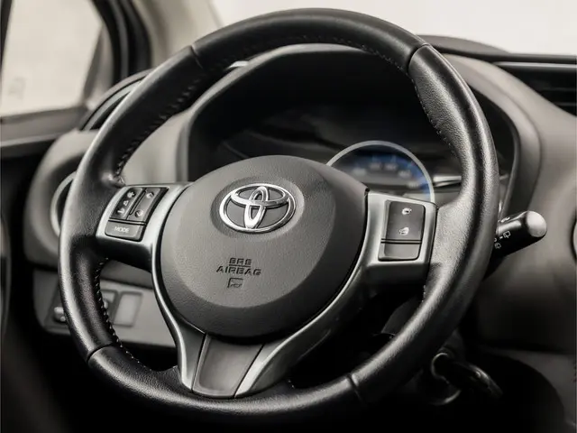 Toyota Yaris 1.5 Hybrid Sport 2016 Hybride Benzine 17