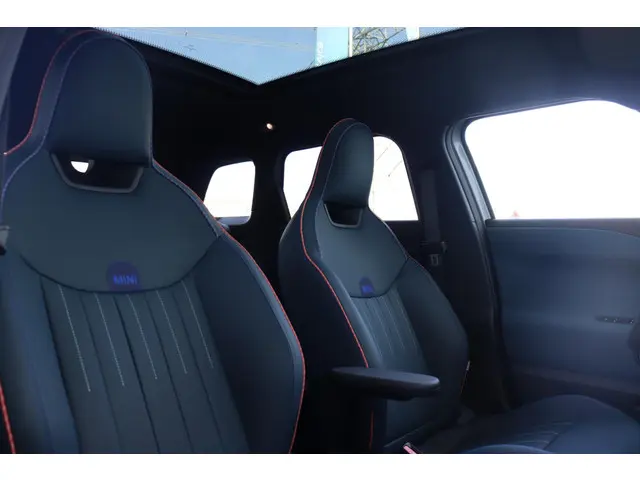 MINI Aceman Mini E Favoured L 42.5 kWh 2025 Elektrisch 11