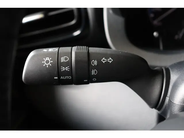 Toyota Yaris 1.5 Hybrid Active, 2022 Hybride Benzine 18