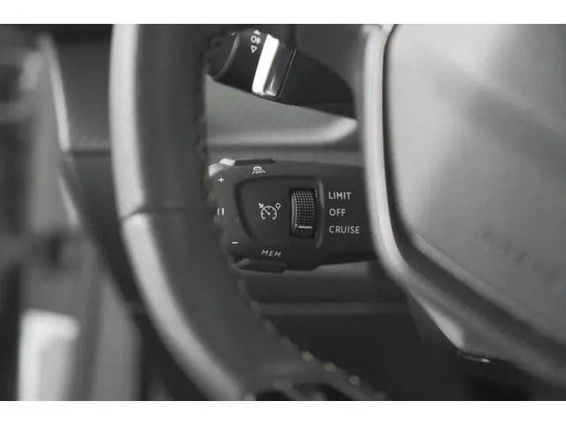 Peugeot 2008 PureTech 130 EAT8 GT 2024 Benzine 47