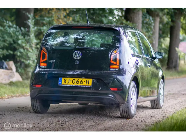 Volkswagen up! 1.0 BMT move up! 2019 Benzine 12