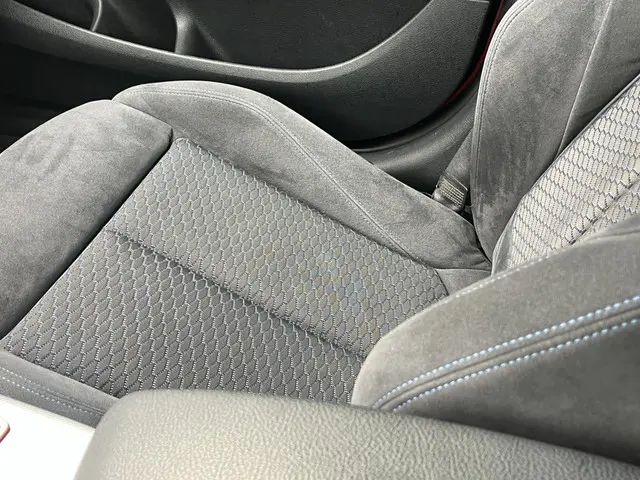 BMW 1 Serie 118i M Sport High Executive 2013 Benzine 30