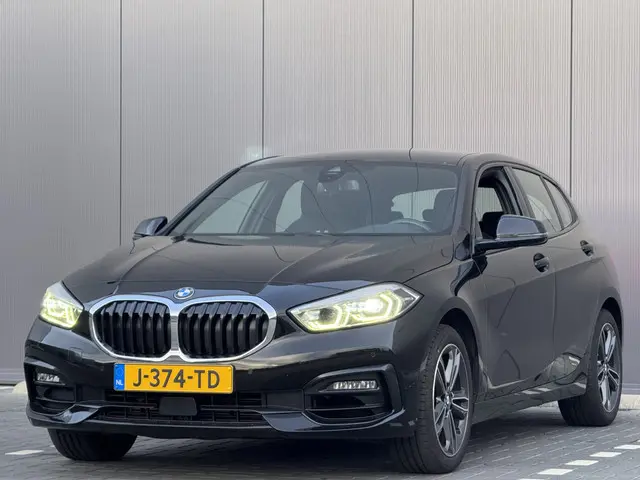 BMW 1 Serie 118i Executive Edition M 2020 Benzine 10