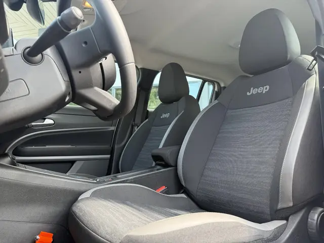 Jeep Avenger Longitude 54 kWh Aut. 2024 Elektrisch 9