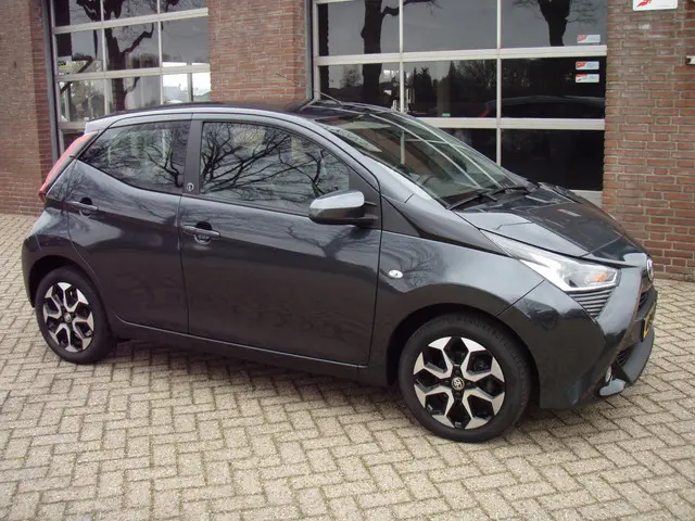 Toyota Aygo 1.0 VVT-i x-play 2020 Benzine 4