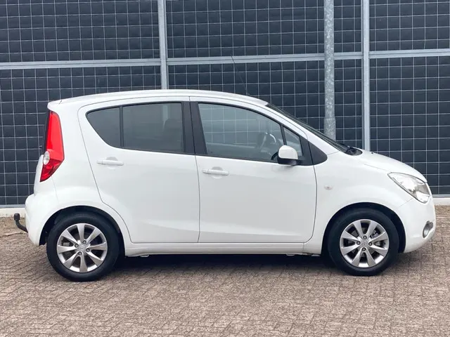 Opel Agila 1.2 Edition AUTOMAAT ! 2013 Benzine 6