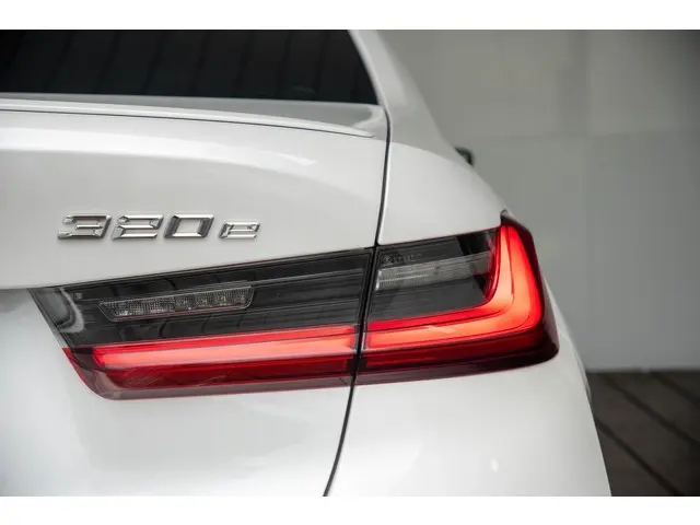 BMW 3 Serie Sedan 320e 2025 Hybride Benzine 34