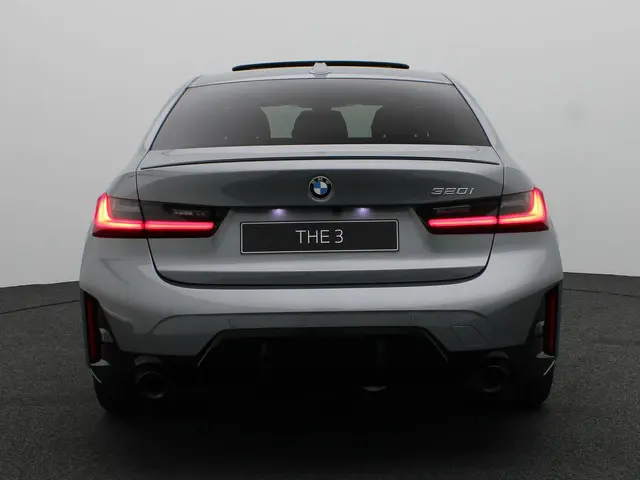 BMW 3 Serie 320i Sedan 2025 Benzine 5