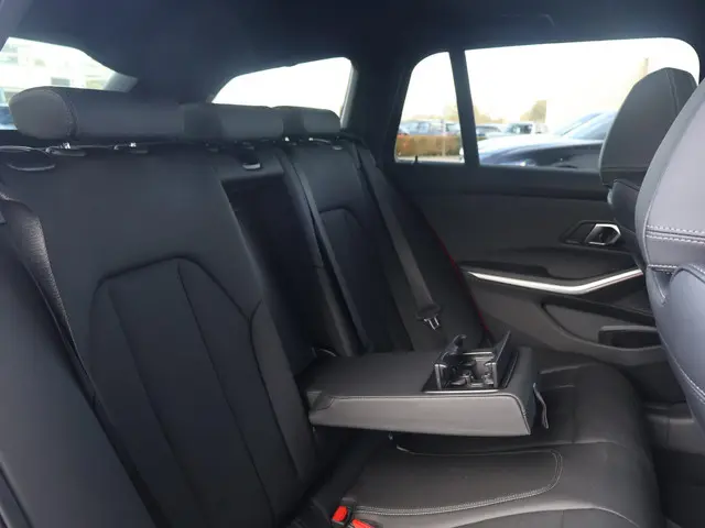 BMW 3 Serie Touring 330e 2025 Hybride Benzine 14