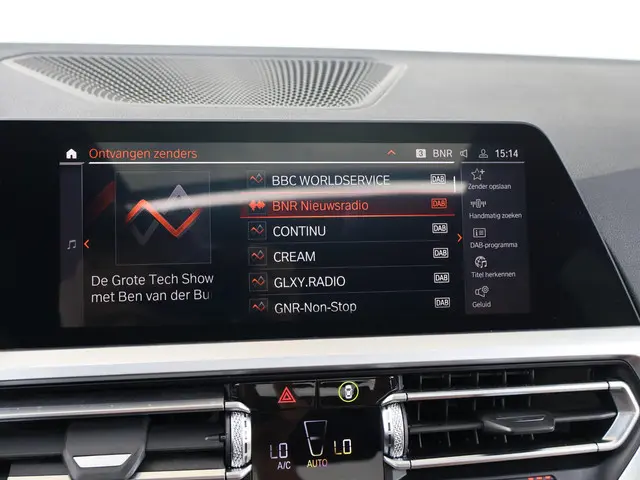 BMW 3 Serie 318i High Executive Edition 2020 Benzine 35