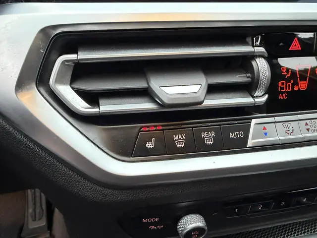 BMW 3 Serie 318i M Sportpakket 2021 Benzine 19