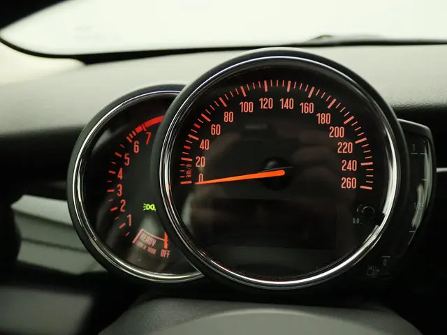 MINI 5-Deurs Cooper 2024 Benzine 12