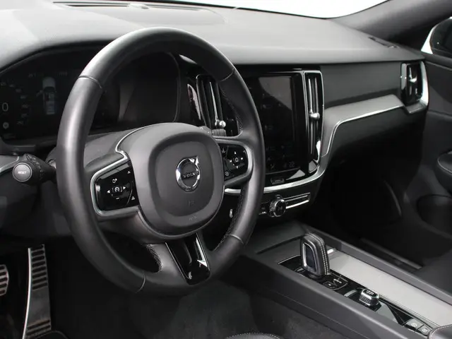 Volvo V60 2.0 B4 R-Design 2022 Benzine 21