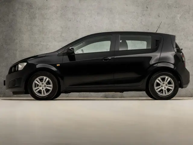 Chevrolet Aveo 1.2 LT Sport 2013 Benzine 2