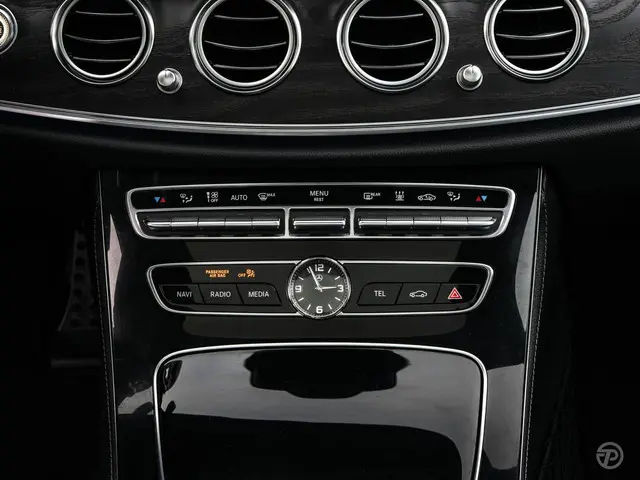 Mercedes-Benz E-Klasse 220 d Prestige 2015 Diesel 32