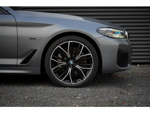 BMW 5 Serie 530e High Executive 2022 Hybride Benzine 11