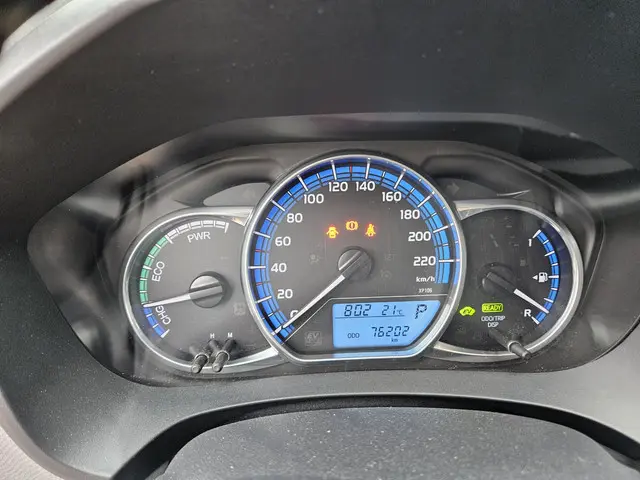 Toyota Yaris 1.5 Hybrid Dynamic 2015 Hybride Benzine 16