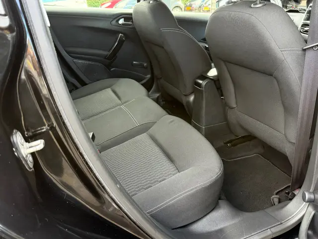 Peugeot 208 1.2 PureTech Blue Lion 2018 Benzine 12