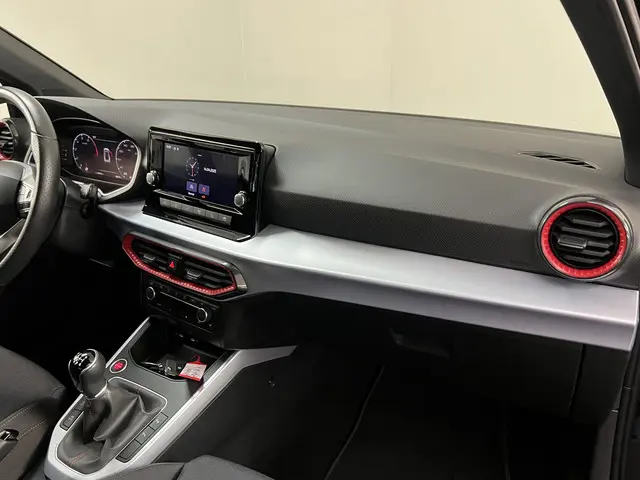 SEAT Arona 1.0 TSI FR 81 KW / 110 PK 2023 Benzine 22