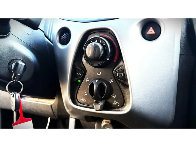 Peugeot 108 1.0 e-VTi Active 2015 Benzine 9