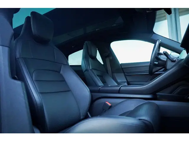 Porsche Taycan Performance 84 kWh 2021 Elektrisch 18