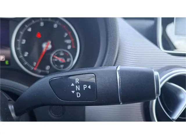 Mercedes-Benz B-Klasse 180 2015 Benzine 12