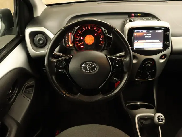 Toyota Aygo 1.0 VVT-i x-play 2015 Benzine 18
