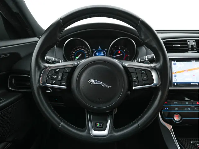 Jaguar XE 2.0 D R-Sport-Pack 2017 Diesel 18