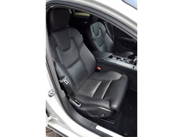 Volvo V60 2.0 T4 R-Design Automaat 2020 Benzine 19