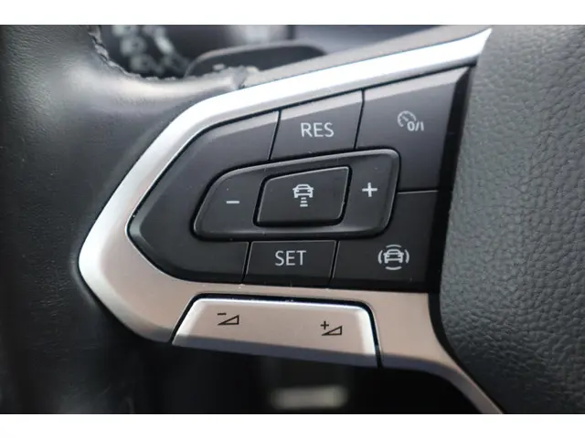 Volkswagen Golf 1.0 eTSI Life Business 2020 Benzine 21