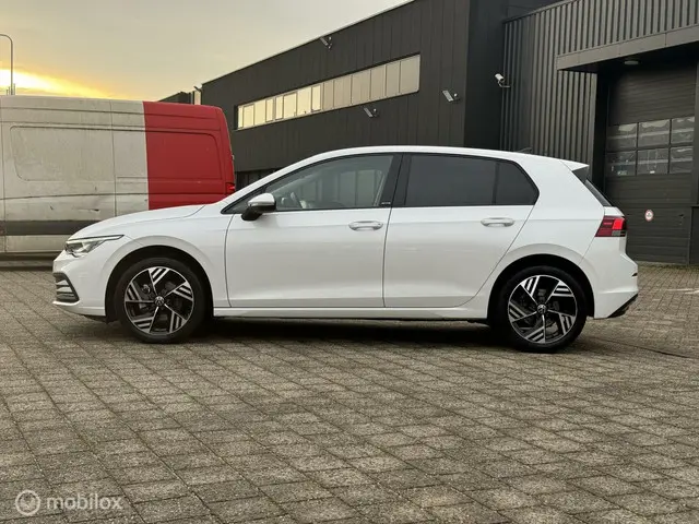 Volkswagen Golf 1.5 eTSI 2022 Benzine 2