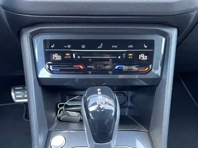 Volkswagen Tiguan 1.5 TSI R-Line Business+ 2023 Benzine 30