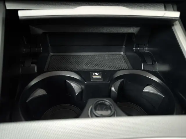 BMW 3 Serie 320e 2023 Hybride Benzine 32