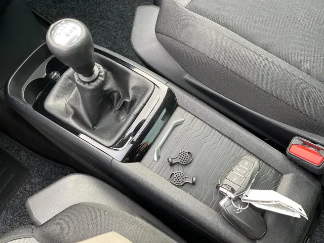 Citroën C4 Picasso 1.2 PureTech Shine 2018 Benzine 22