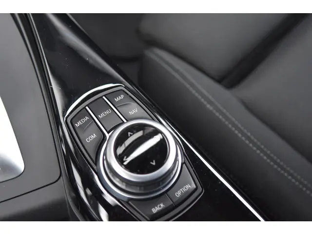 BMW 1 Serie 118i Edition Sport Line 2017 Benzine 32