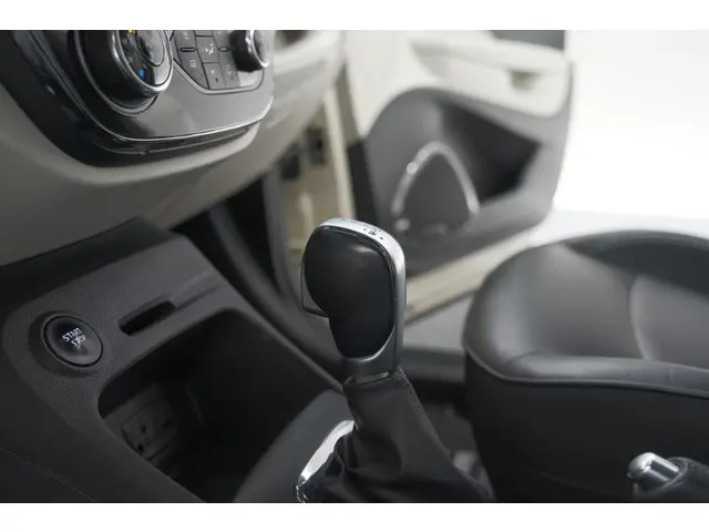 Renault Captur TCe 120 EDC Initiale Paris 2017 Benzine 47