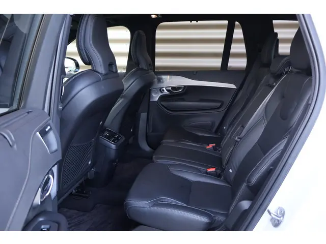 Volvo XC90 B6 AWD R-Design 2022 Benzine 18