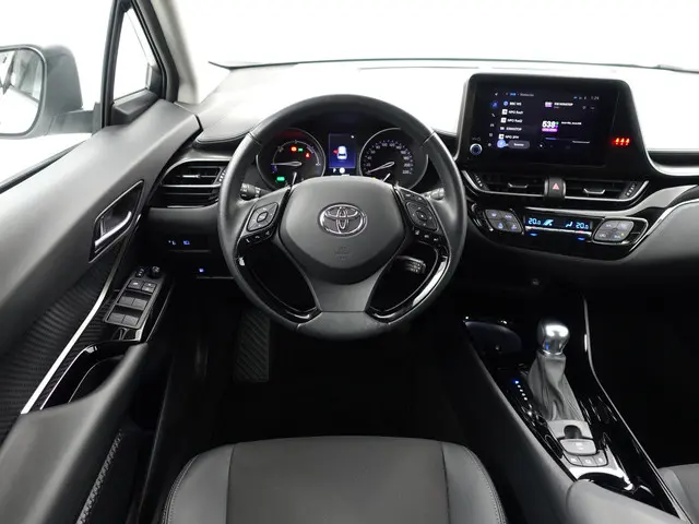 Toyota C-HR 1.8 Hybrid Dynamic Aut- 2023 Hybride Benzine 6