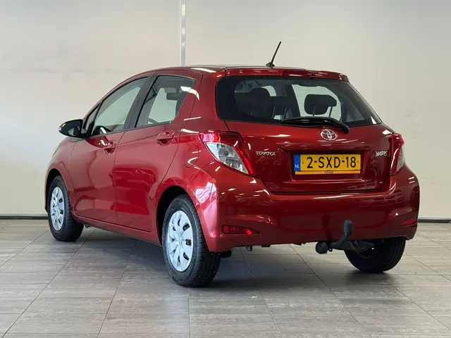 Toyota Yaris 1.0 VVT-i Now 2014 Benzine 6