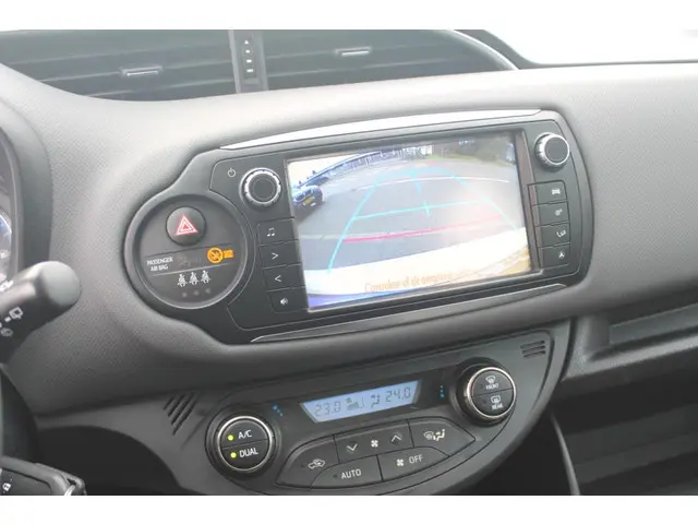 Toyota Yaris 1.5 Hybrid Aspiration 2014 Hybride Benzine 8
