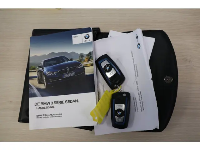 BMW 3 Serie 318i Essential | Automaat|Leder| 2016 Benzine 4