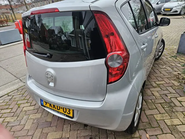 Opel Agila 1.2 Edition,nette auto,lage km 2013 Benzine 7