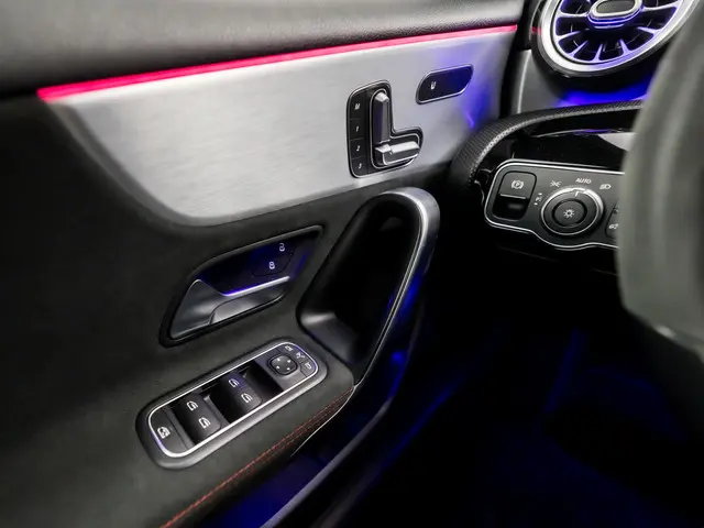 Mercedes-Benz A-Klasse 220 4MATIC AMG 2019 Benzine 25