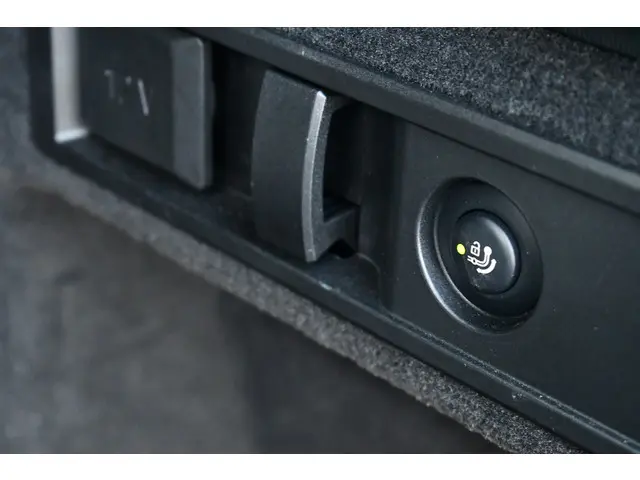 BMW 3 Serie Touring 330e M-Sport 2022 Hybride Benzine 57