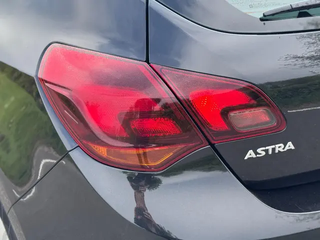 Opel Astra 1.4 Cosmo 1/2leer Nap Camera 2014 Benzine 25